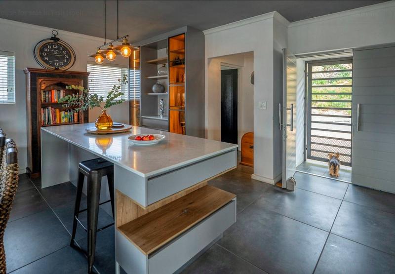 5 Bedroom Property for Sale in Fish Hoek Western Cape